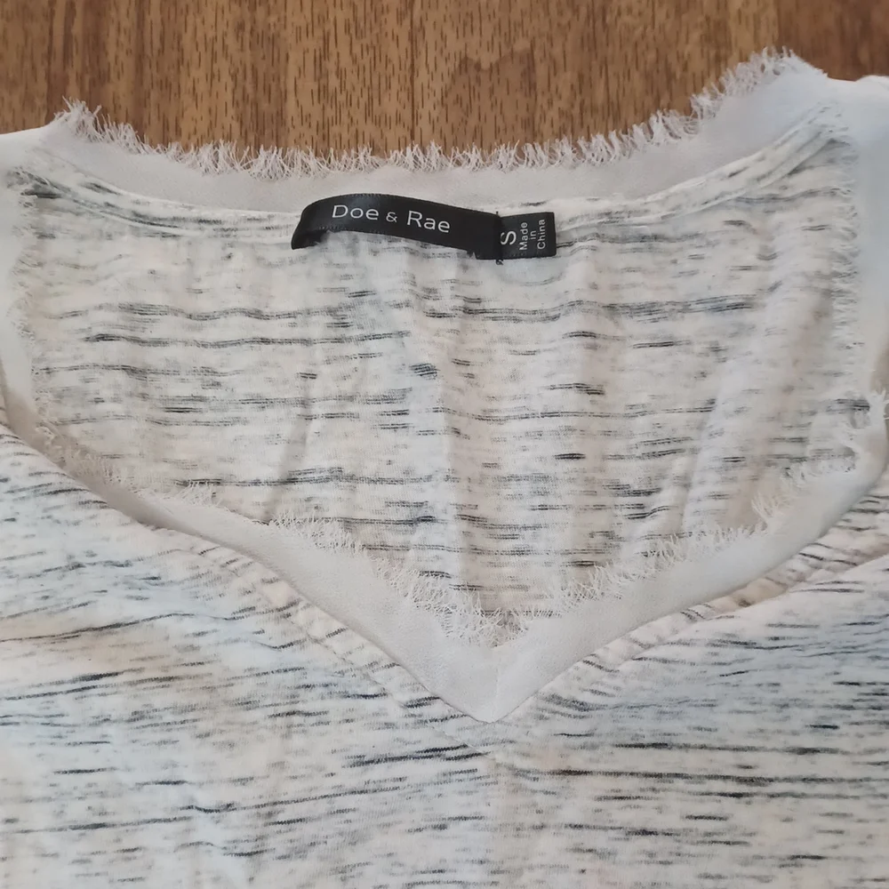 Doe & Rae long sleeve shirt size small - Picture 2 of 9